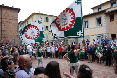 Gli alfieri della Nobile Contrada dell'Oca.